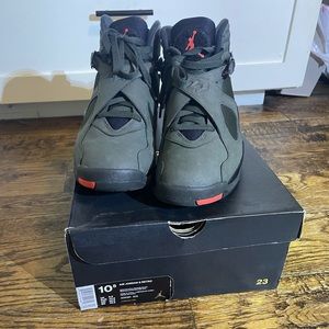 Jordan 8s olive green size 10.5 condition is 9.5/10